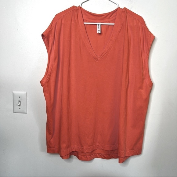 Athleta Avenue Tee shirt - Picture 2 of 5